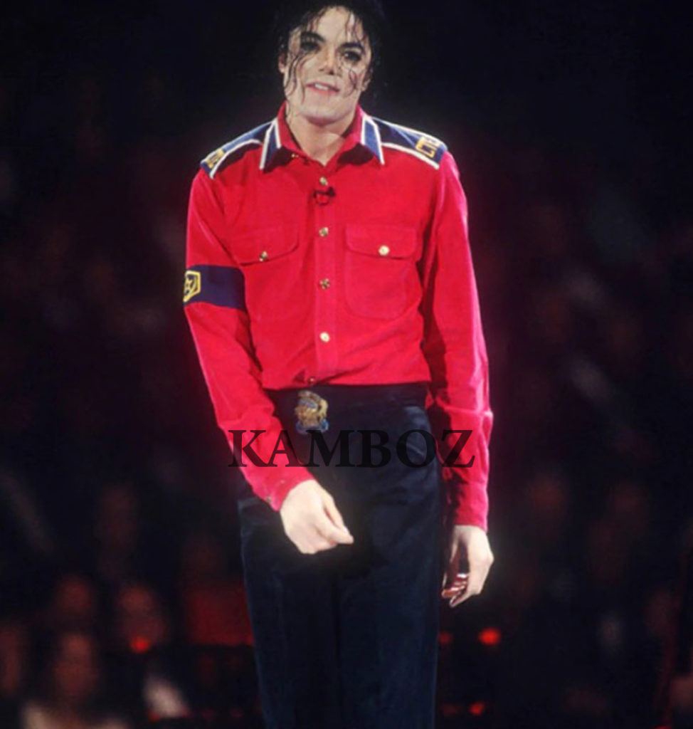 Майкл Джексон в разной рубашке